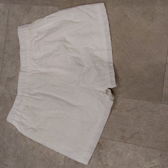 Altar'd State White Cotton Eyelet Pleated Womens Shorts Size L - Picture 8 of 10